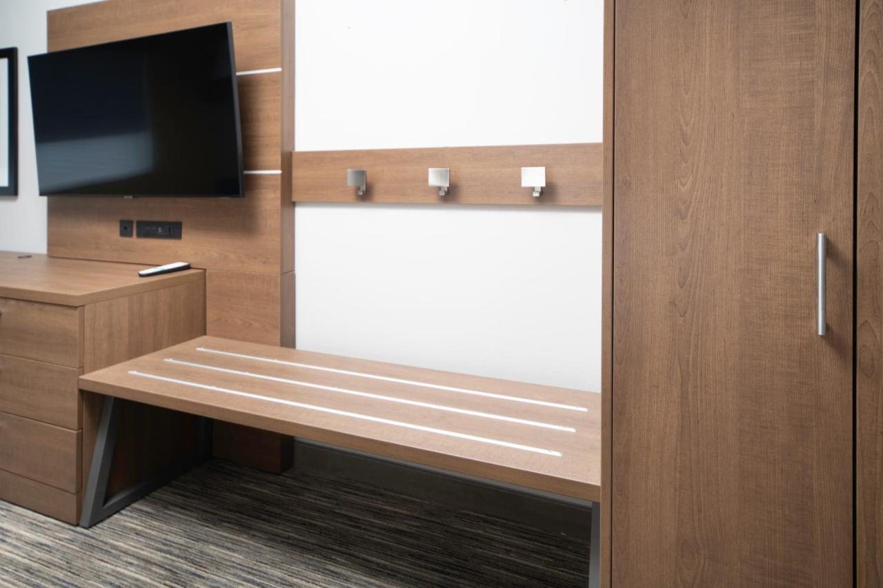 Holiday Inn Express & Suites - Fort Myers Airport By Ihg Exteriér fotografie