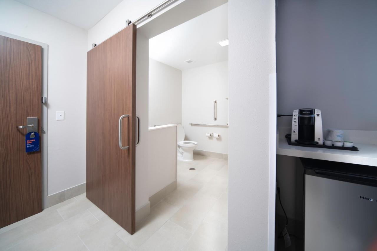 Holiday Inn Express & Suites - Fort Myers Airport By Ihg Exteriér fotografie