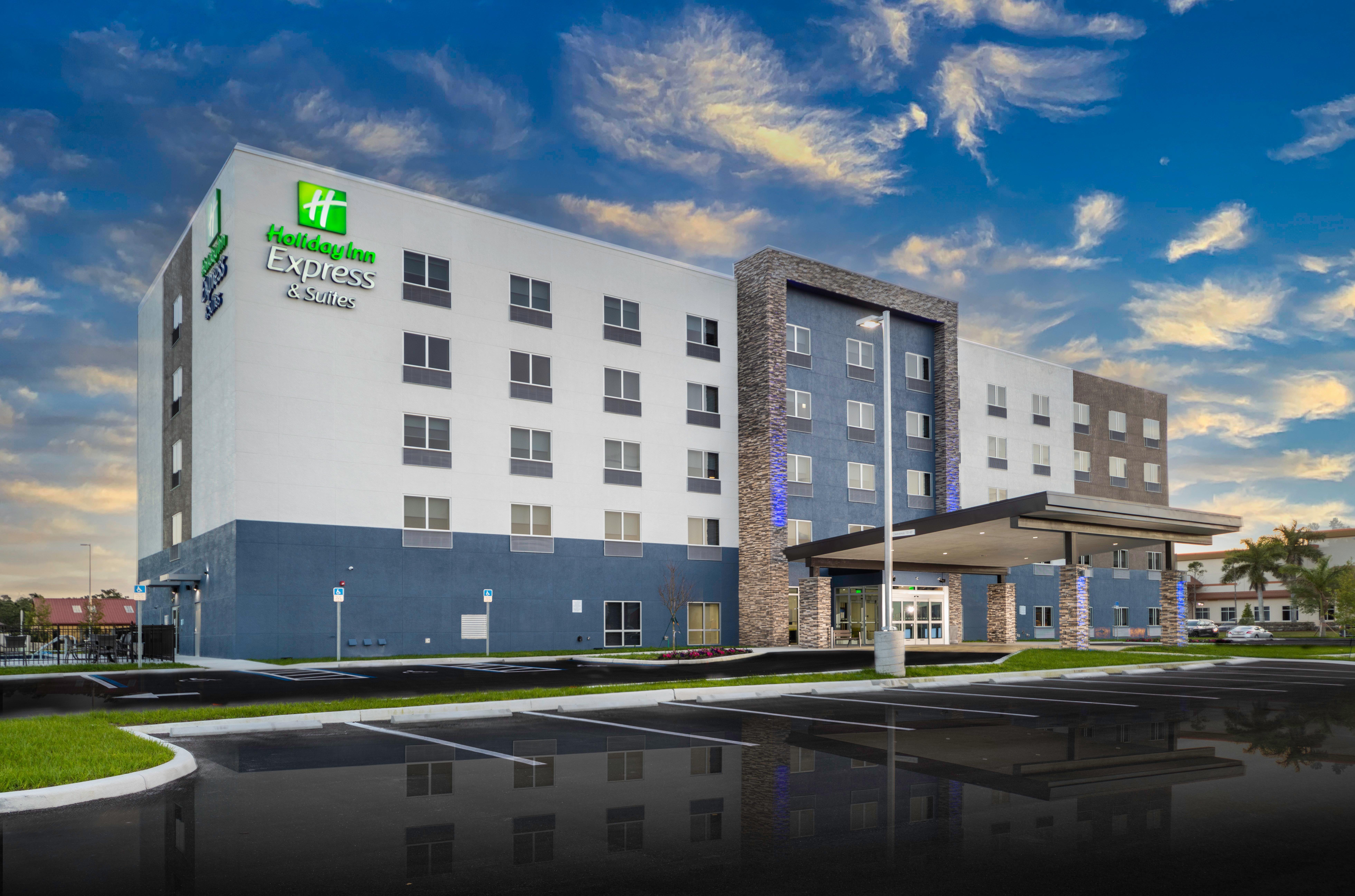 Holiday Inn Express & Suites - Fort Myers Airport By Ihg Exteriér fotografie