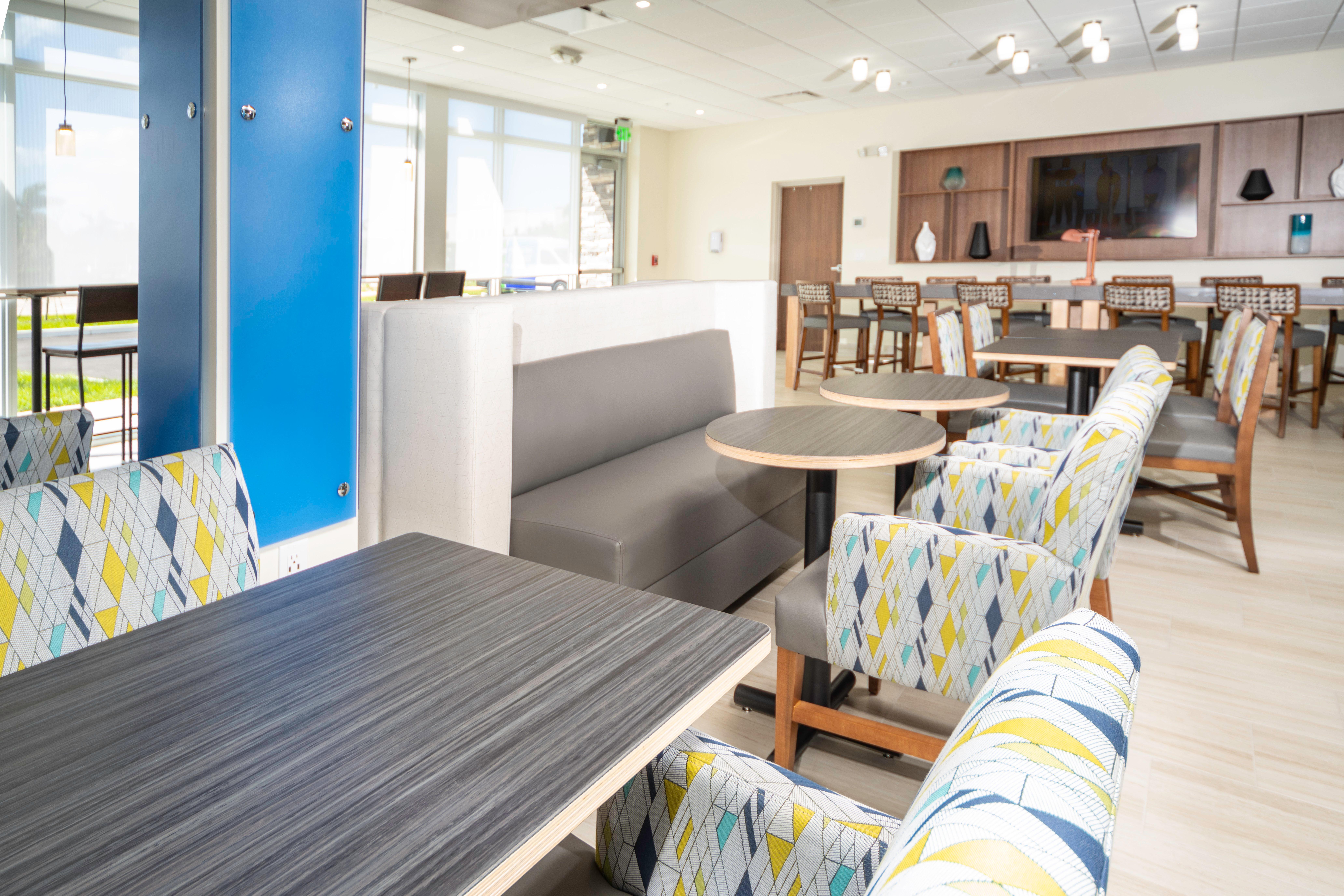 Holiday Inn Express & Suites - Fort Myers Airport By Ihg Exteriér fotografie