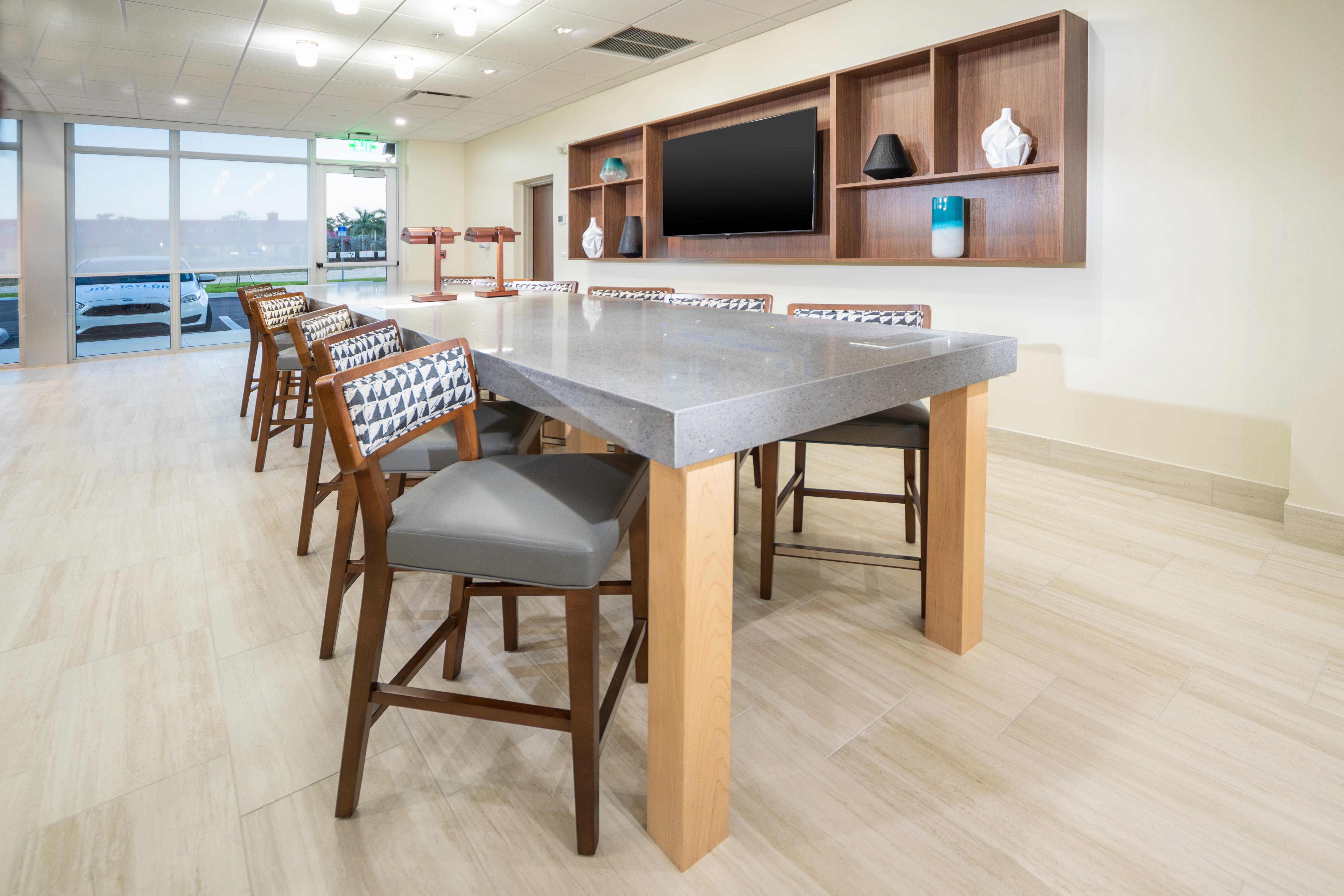 Holiday Inn Express & Suites - Fort Myers Airport By Ihg Exteriér fotografie