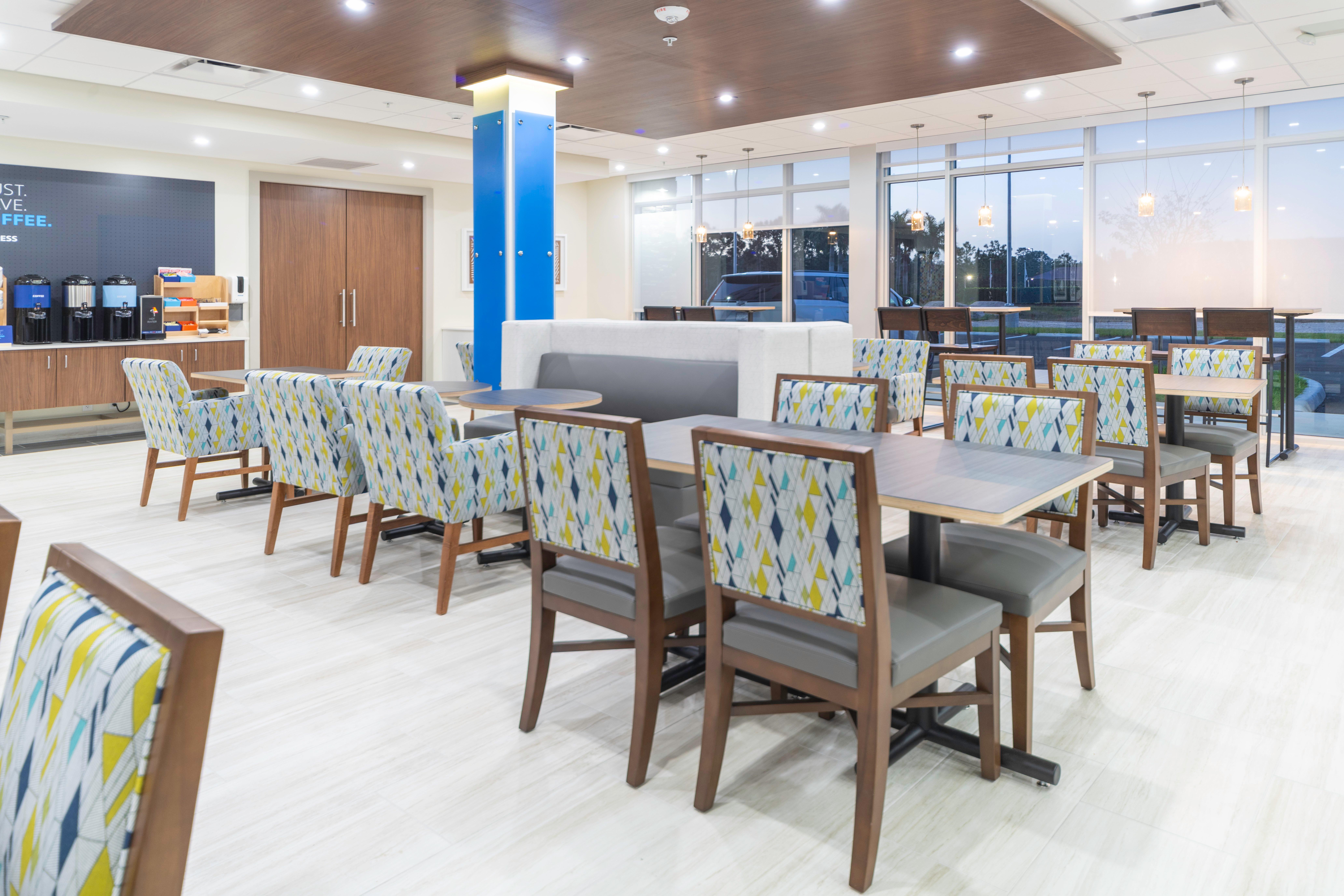 Holiday Inn Express & Suites - Fort Myers Airport By Ihg Exteriér fotografie